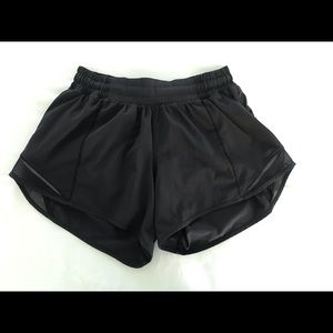 lululemon shorts - Black 4’ hotty hot